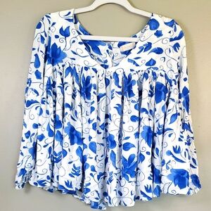 Altar'd State Blue Floral Women's Flowy Cropped Top. Buttoned Back. Medium